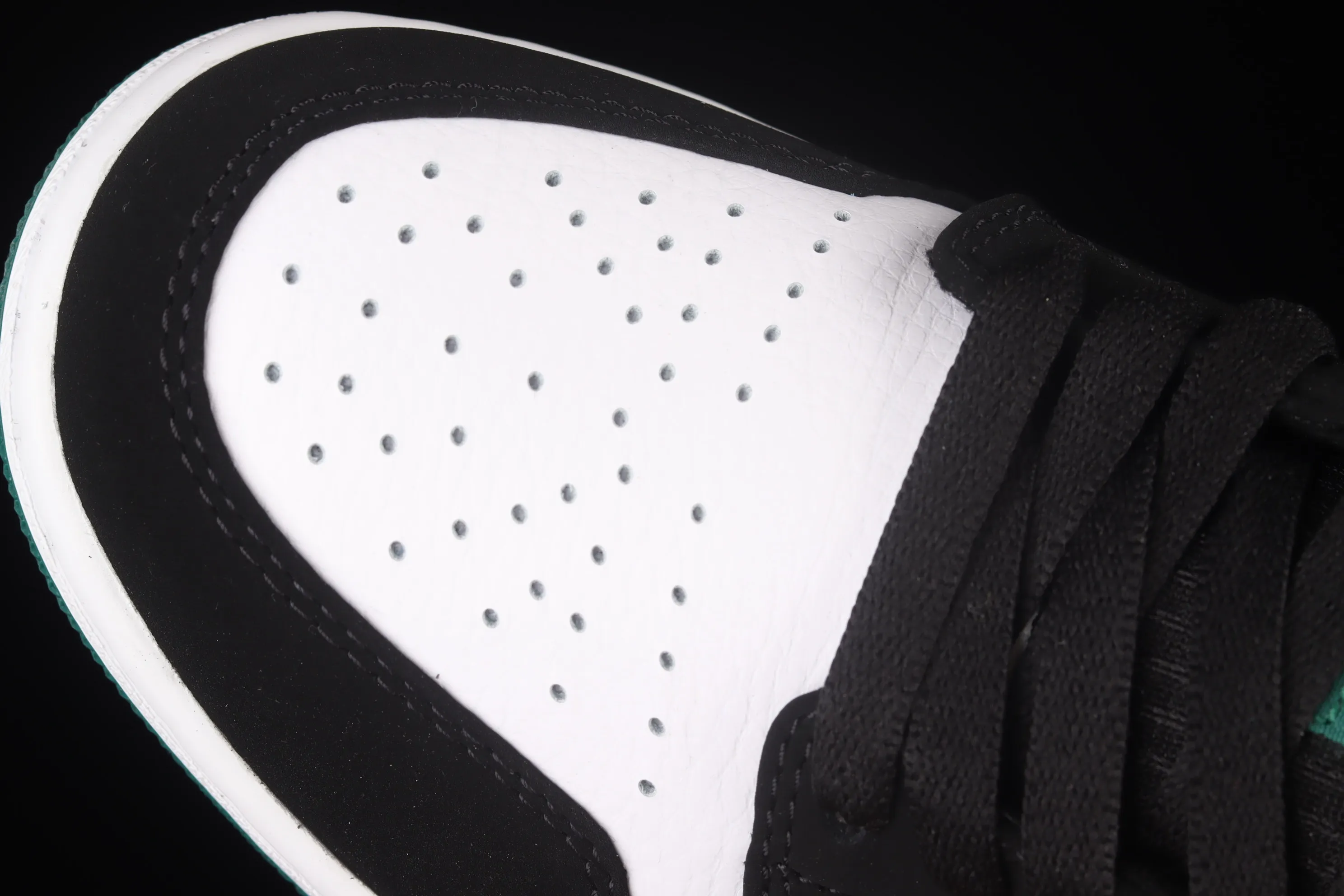All categories Air Jordan Jordan series basketball shoes Air Jordan 1 Low G version pure original Air Jordan 1 Low AJ1 Joe 1 black and green toe low-top cultural basketball shoes 553558-113